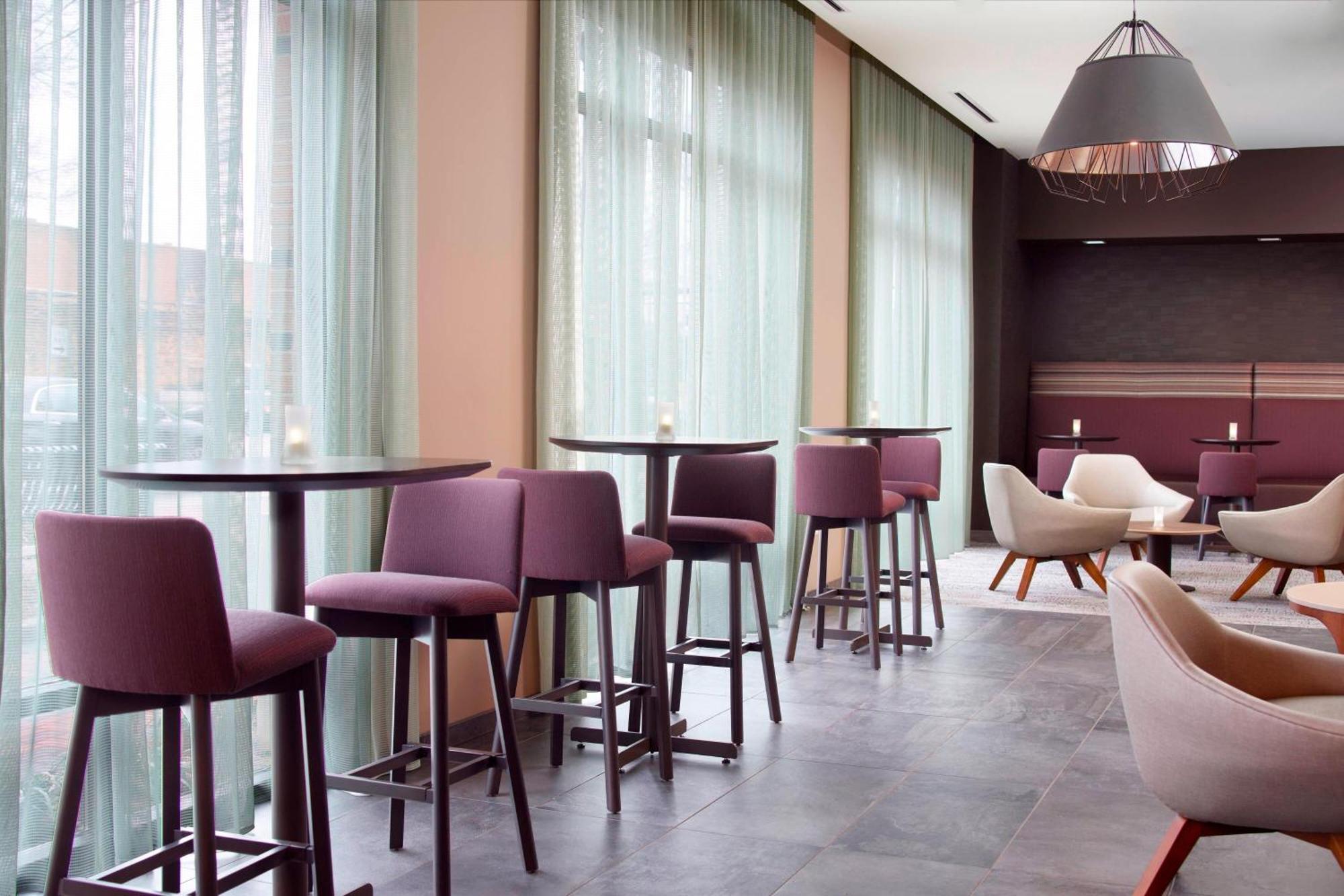 Courtyard By Marriott Lagrange Hotel Ngoại thất bức ảnh