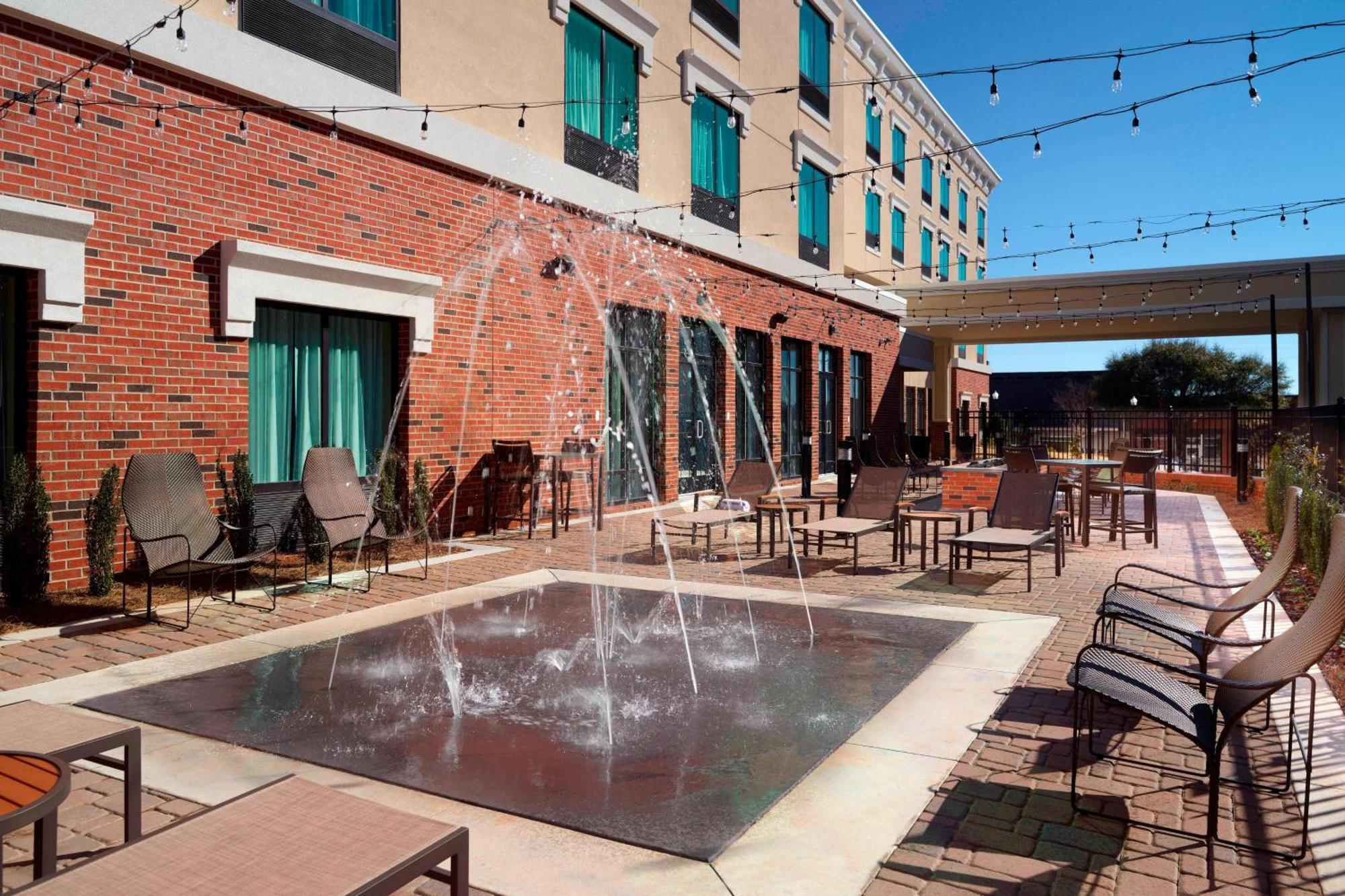 Courtyard By Marriott Lagrange Hotel Ngoại thất bức ảnh